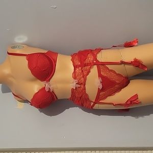 ❤️ NWOT RARE VS VERY SEXY BOMBSHELL 32B SET